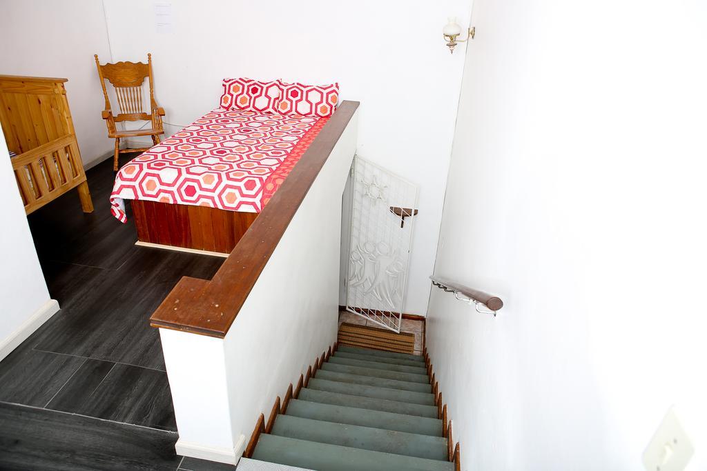 Oudtshoorn Homestay Accommodation ภายนอก รูปภาพ