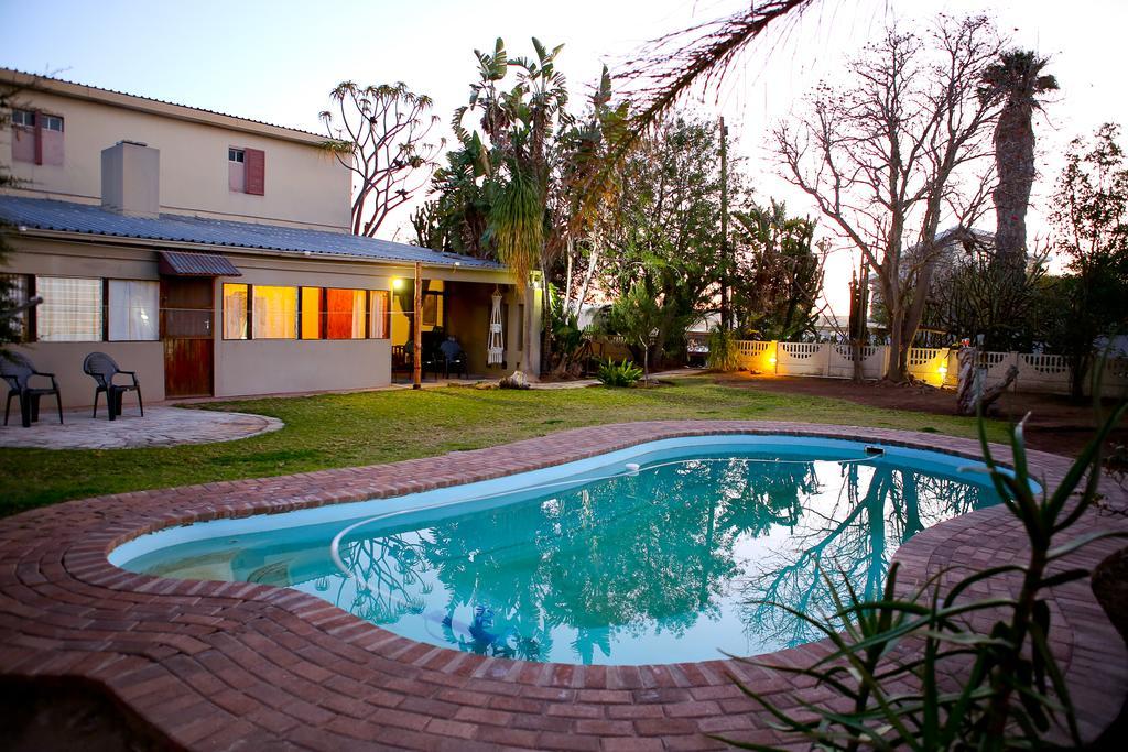 Oudtshoorn Homestay Accommodation ภายนอก รูปภาพ