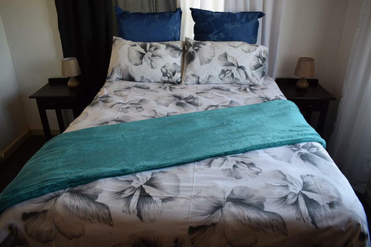 Oudtshoorn Homestay Accommodation ภายนอก รูปภาพ